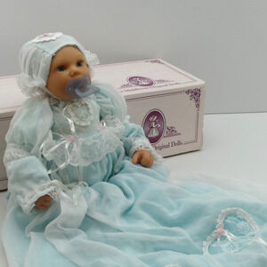 Lee Middleton Sweet Christening Doll #322 Rare Baby Doll w/ COE Box Vintage